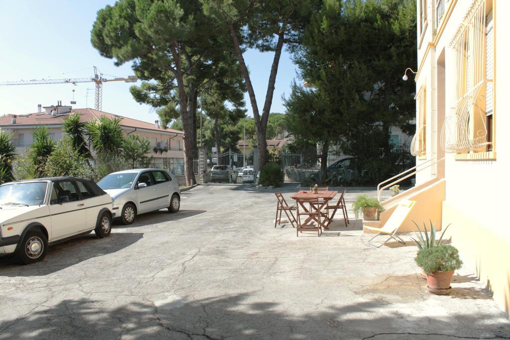 Pino Marittimo Bed and Breakfast Civitanova Marche Eksteriør billede