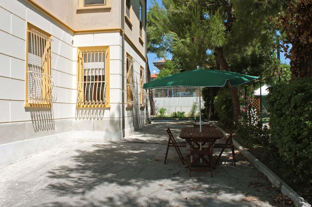 Pino Marittimo Bed and Breakfast Civitanova Marche Eksteriør billede