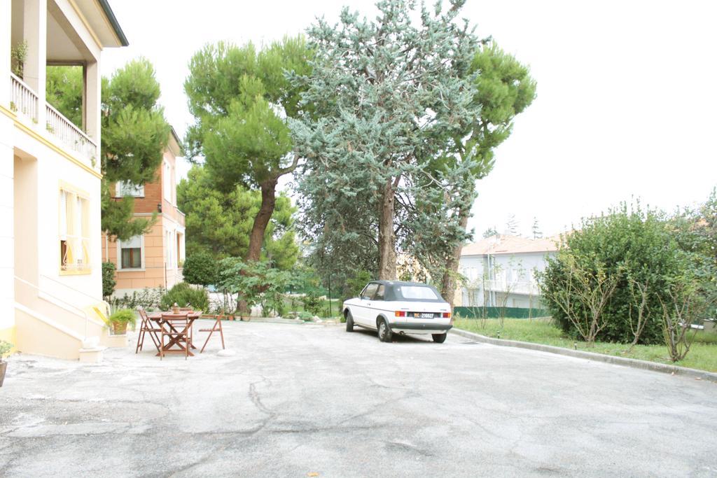 Pino Marittimo Bed and Breakfast Civitanova Marche Eksteriør billede