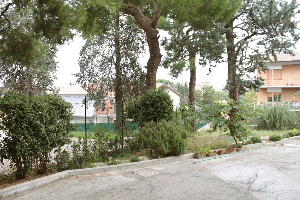 Pino Marittimo Bed and Breakfast Civitanova Marche Eksteriør billede